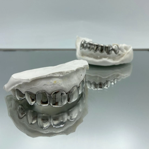 Eight Set of Grillz